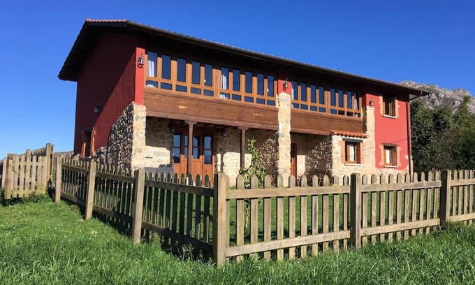 Peruyes House | LA LLANADA