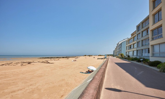 Courseulles-sur-Mer Apartment | La Longue Vue - Appt face à la mer