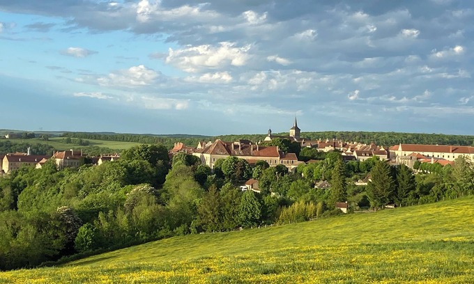 Flavigny-sur-Ozerain Bed & Breakfast | La Maison Galimard – Guest Rooms in Flavigny-sur-Ozerain