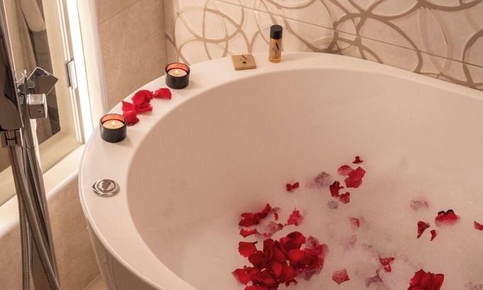 Salerno Apartment | La Maison Chic about 5 km from Salerno has 3 cozy rooms