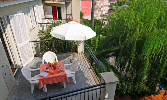 San Bartolomeo al Mare Apartment | La Meridiana 5 Pax - One Bedroom Apartment, Sleeps 5