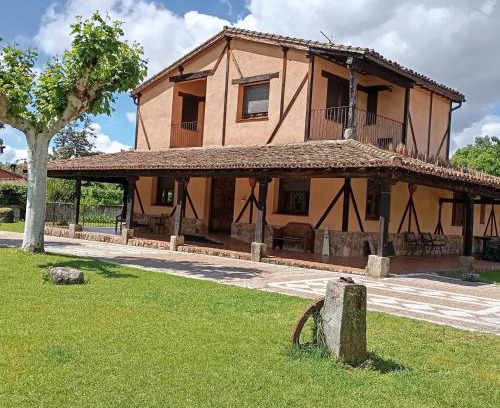 Madrigal de la Vera Hotel | La Muralla de Gredos Hotel Rural