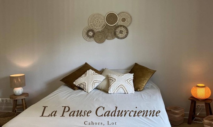 Cahors House | La Pause Cadurcienne CHAMBRE D'HOTES- TABLES D'HOTES