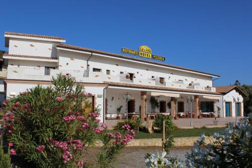 Sant'Anna Arresi Hotel | La Perla Hotel