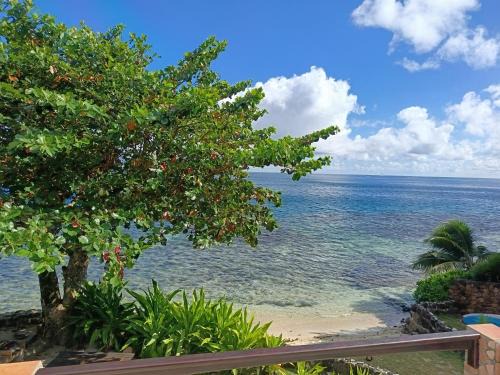 Pihaena House | La PERLE de MOOREA Suite Parentale BORD DE LAGON baie d'OPUNOHU