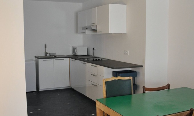 Meze House | La Petite Maison Rouge.