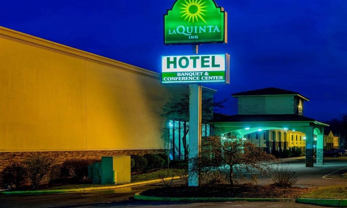 West Long Branch Hotel | La Quinta Inn by Wyndham West Long Branch NJ Shore Area