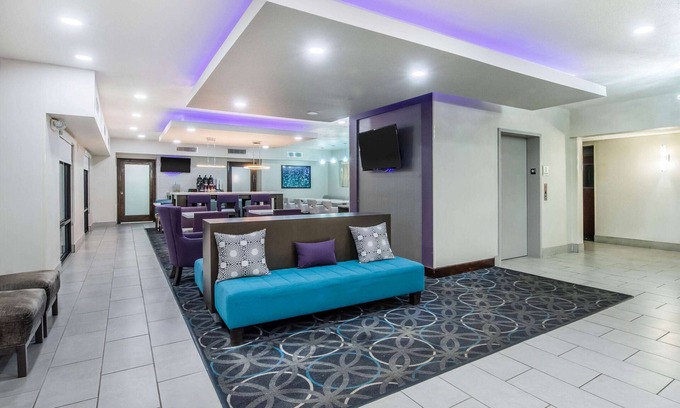 Fairborn Hotel | La Quinta Inn & Suites by Wyndham Fairborn Wright-Patterson