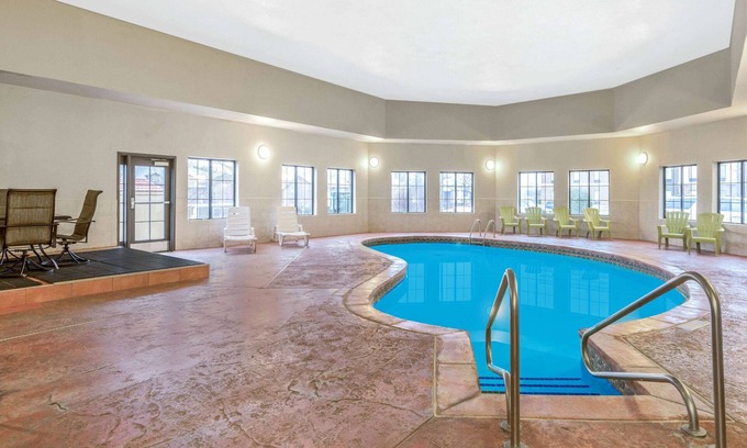 Yukon Hotel | La Quinta Inn & Suites by Wyndham Oklahoma City -Yukon