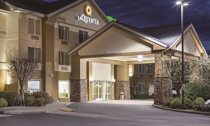 Central Point Hotel | La Quinta Inn & Suites by Wyndham Central Point - Medford