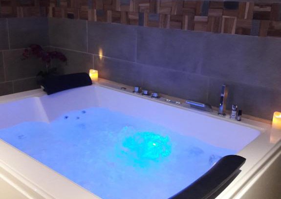 Saint-Andre-d'Hebertot Apartment | La Romance Normande gîte balnéo, massages, 2 pers.
