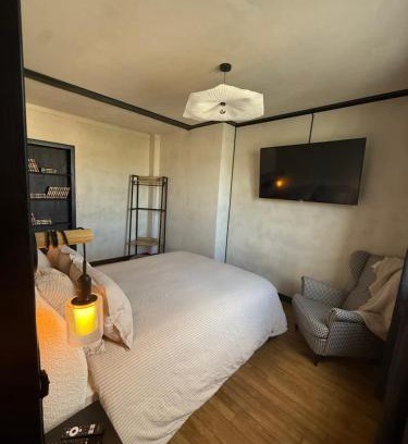 Saint-Lo Apartment | La Suite élégante