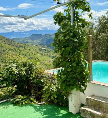 Almogia Ski Chalet | La Tahona (Cortijo Andaluz en las montañas)