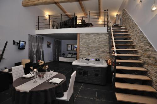 Saint-Privat-des-Vieux Bed & Breakfast | La villa des délices