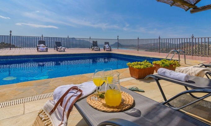 Iznajar Villa | La Villa del Lago Iznájar by Ruralidays