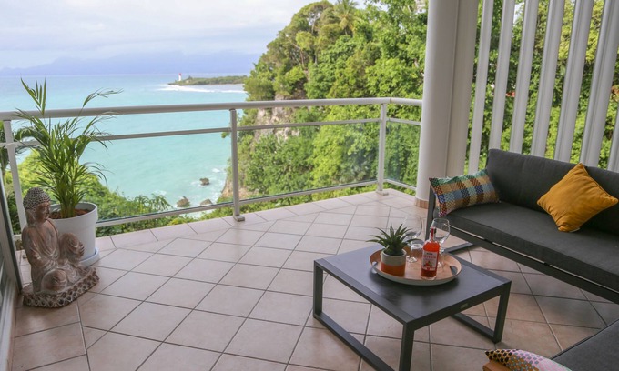 Perinet Apartment | La Vue du Phare, Vue Mer Incroyable et Acces Privée Crique