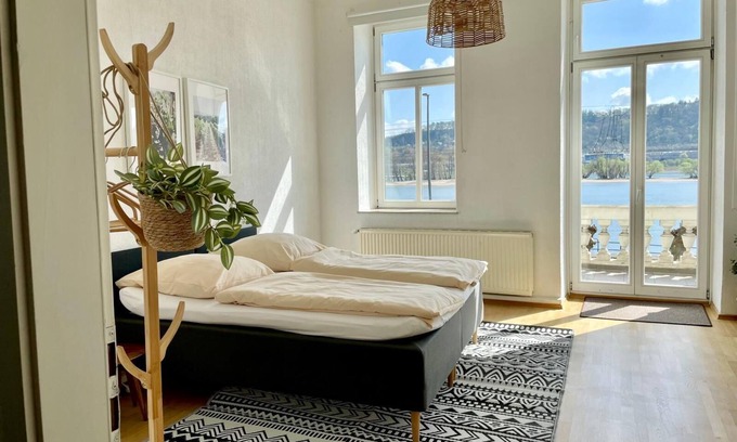 Mainz-Bingen Apartment | LaBed - Directly on Drosselgasse | Enjoy the wine region, old town & view of the Rhine