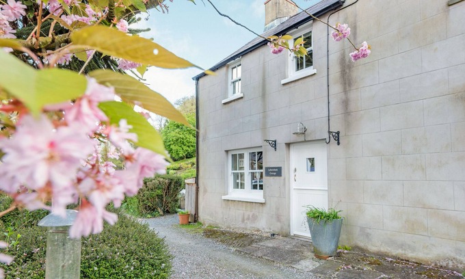 Cresswell Quay Cottage | LABURNHAM COTTAGE, pet friendly, with open fire in Cresswell Quay