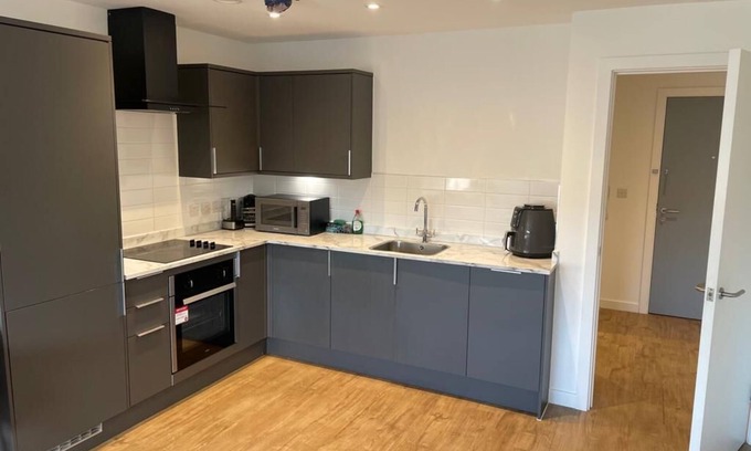 Bolton Apartment | Lage 1 Bed Apt Near Bolton Station