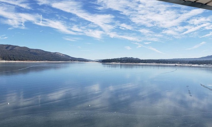 Big Bear Lake Resort | Lagonita Lodge - Lake View Guaranteed! New Year's on the Lake. Full kitchen.