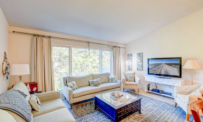 Isle of Palms Condo | Lagoon view condo w/easy access to the beach in Wild Dunes