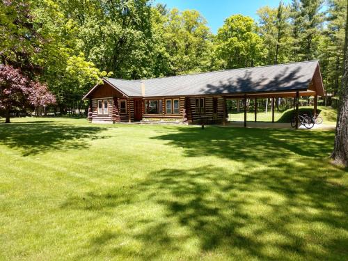Honor House | Lake Access! Twin Birch Resort - Kodiak Cabin