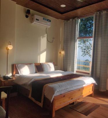 Haldwani Hotel | lake and woods - nakuchiyatal