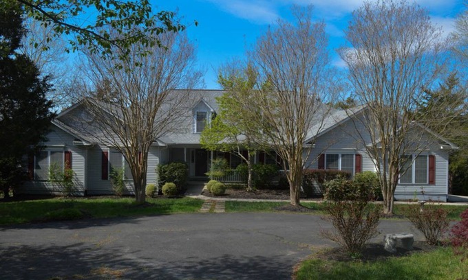 Mineral House | Lake Anna Blue Sails, Waterfront Estate, Family Retreat