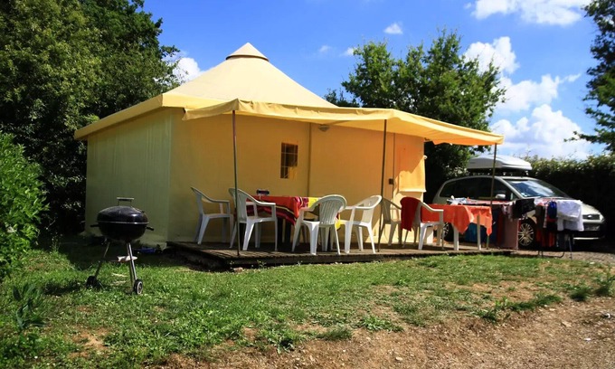 Naucelle House | Lake Bonnefon campsite * - STANDARD furnished toiled bungalow 25 m2 (2 bedrooms) with sanitary facilities 6 people