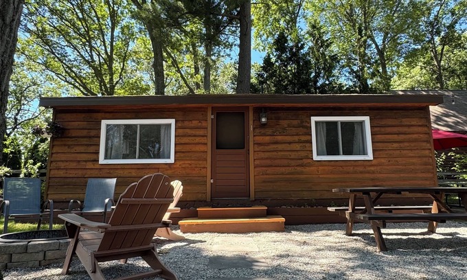 Mayfield Cabin | Lake Cabin Resort - Cabin 1