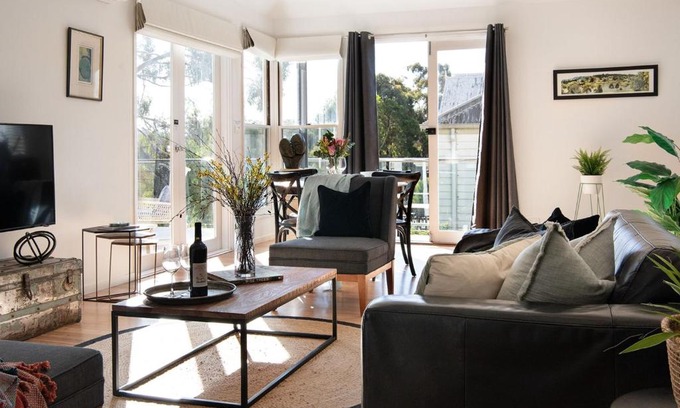 Daylesford House | Lake Como Villa - Lake Daylesford on your doorstep