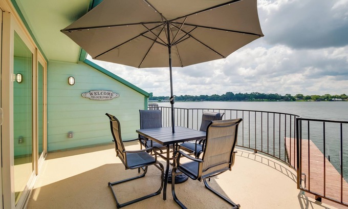 Seven Coves Condo | Lake Conroe Condo: Balcony, Views & Pool Access!
