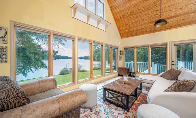 Hillsborough House | Lake Days Getaway Sum