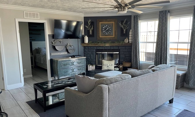 Dandridge House | Lake front cabin on main channel Douglass Lake Great for families