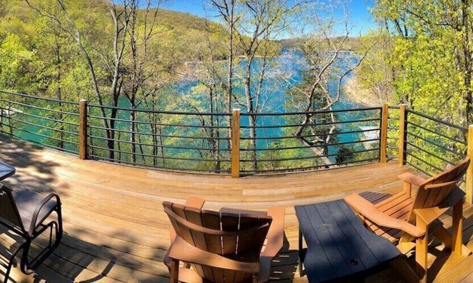 Sylvan Shores House | Lake Front + Firepit + Kayaks + Memories