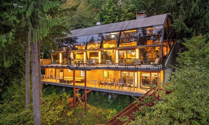 Northeast Bellevue House | Lake front Glass house with Private Dock/Lake access/Kayak/Paddle board