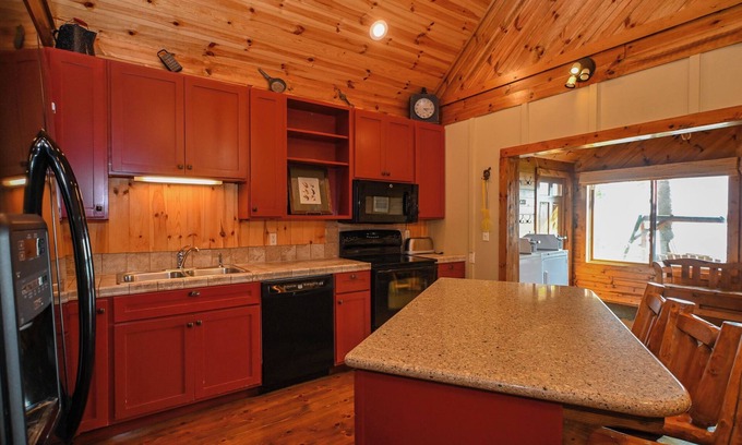 Bemidji House | Lake front, pool, beach, kayaks, canoes, resort amenities included