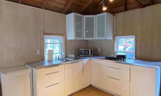 Cherry Valley Cabin | Lake Front Sandbanks Family Camp -10mins to Outlet Beach & Provincial Park