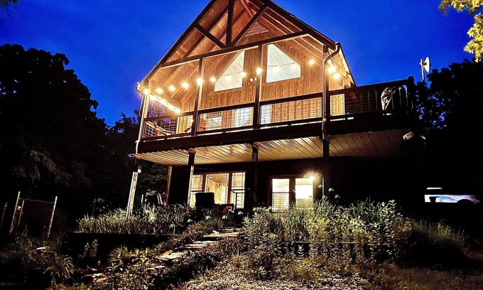 Lampe House | Lake Front Villa near Branson
