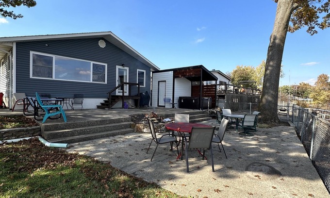 Copeland House | Lake Front With shared Boat Dock and private hot tub