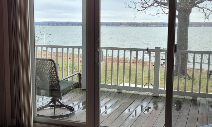Grove House | Lake Frontage home with private dock, Relax-Refresh-Renew, Sleeps 10.