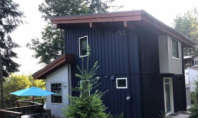 Youbou House | Lake House: 3 Bedroom House