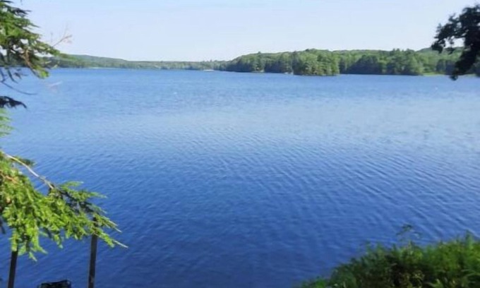 Hinesburg Cottage | Lake Iroquois. Cozy Lakeside Retreat, Close to Williston, Burlington, Skiingnn