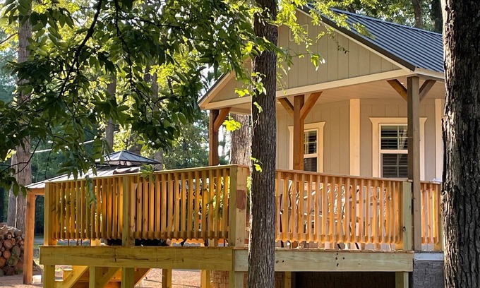 Avinger Cabin | Lake o' the Pines Cozy Cabin