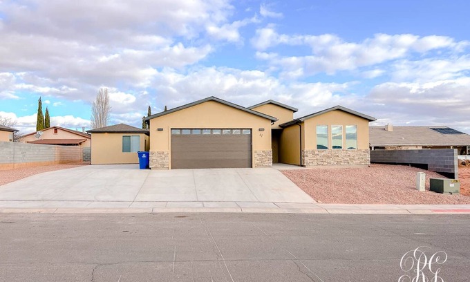 Page House | Lake Powell, Antelope Canyon, Horseshoe Bend Gem 2
