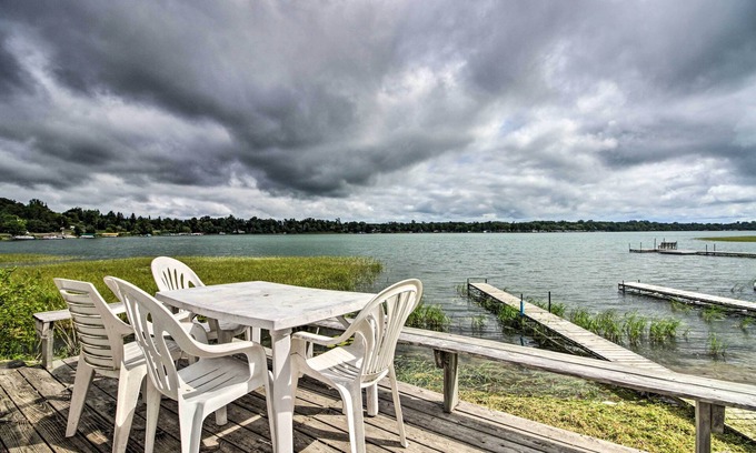 Dent Cabin | Lake Retreat: Fire Pit, Boat Rentals, BBQ!
