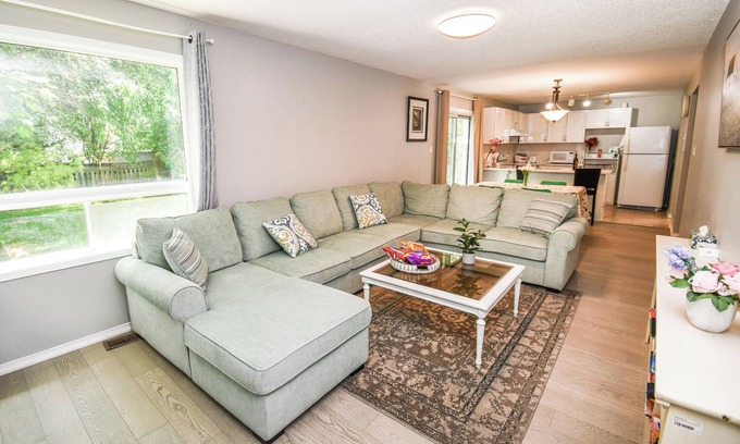Alcona Cottage | Lake Simcoe 4BR Home – Ideal for Families & Group Getaways
