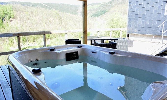 Grand Coo House | Lake-view apartment with sauna, hot tub