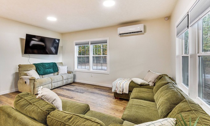 Farmington House | Lake-View Home in Statham w/On-Site Fishing