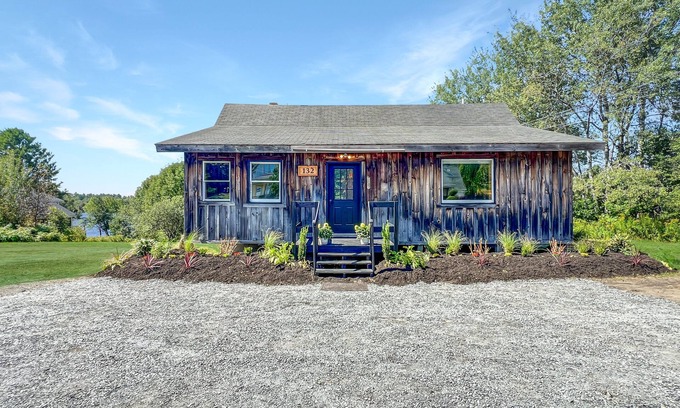 Greenville House | Lake View Lodge (Waterfront in Town!)